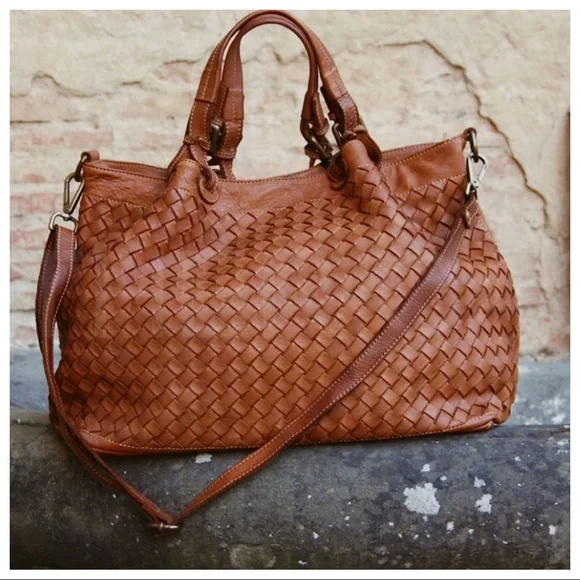 Made in Italy Designer Soft Distress Leather Braided Bag in a rich Brown - Picture 4 of 10